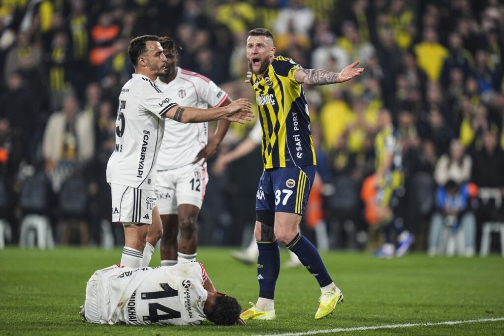 AA-20260405-41025166-41025163-FENERBAHCE_BESIKTAS