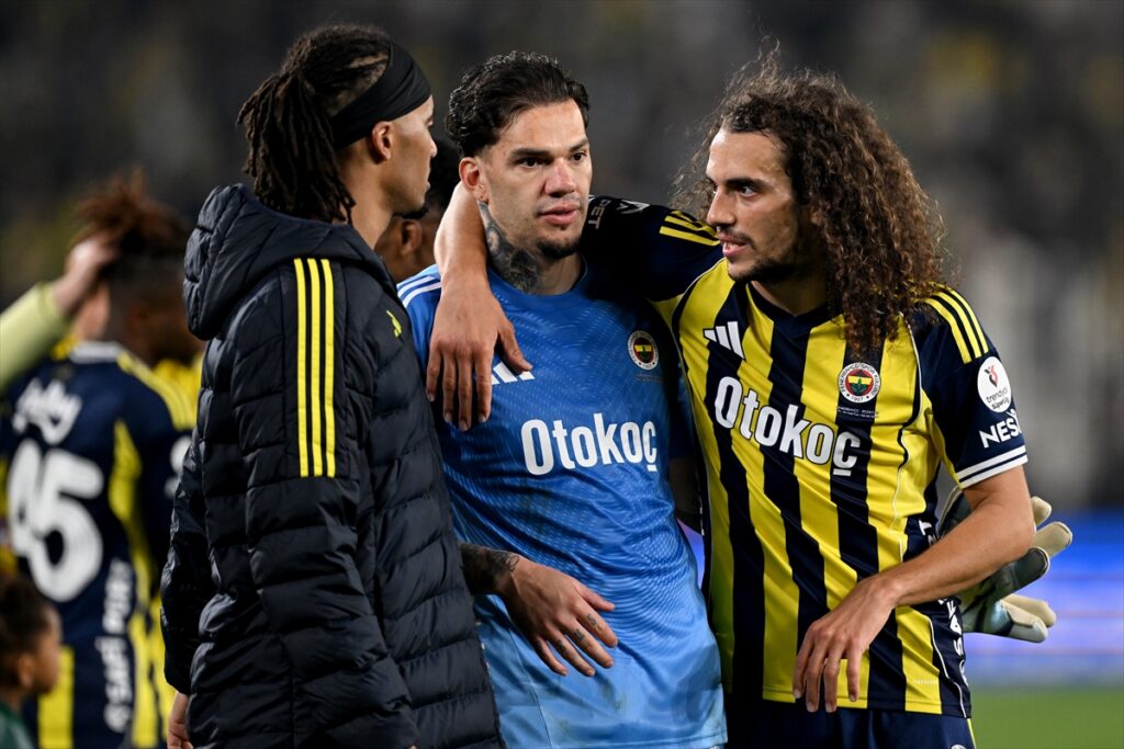 AA-20260405-41025418-41025414-FENERBAHCE_BESIKTAS