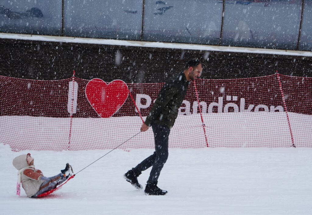 Erzurum’da Nisan karı, kartpostallık manzaralarla büyüleyici bir görsel şölen sunuyor.
