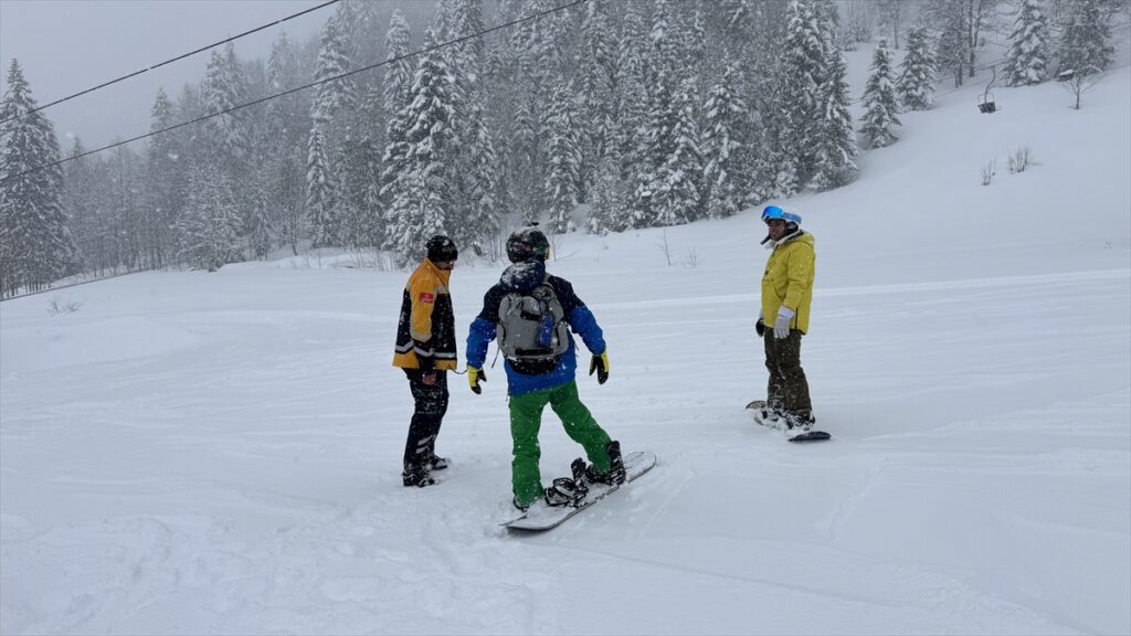 ARTVİN – Atabarı Kayak Merkezi nisanda da ziyaretçilerini ağırlıyor