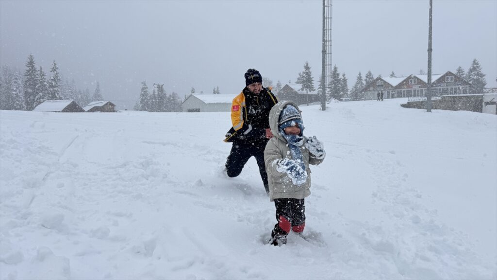 ARTVİN – Atabarı Kayak Merkezi nisanda da ziyaretçilerini ağırlıyor