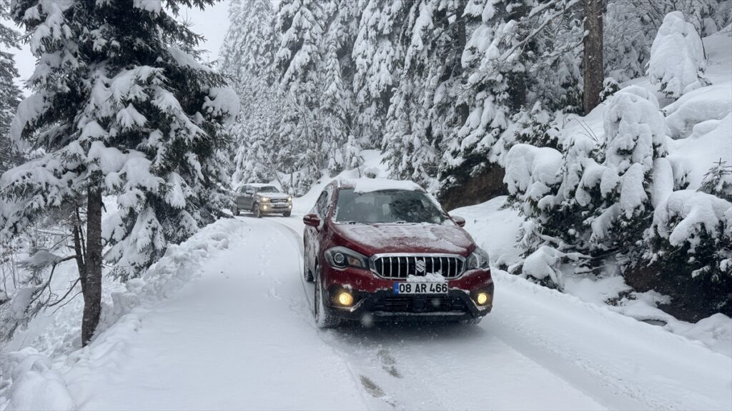 ARTVİN – Atabarı Kayak Merkezi nisanda da ziyaretçilerini ağırlıyor
