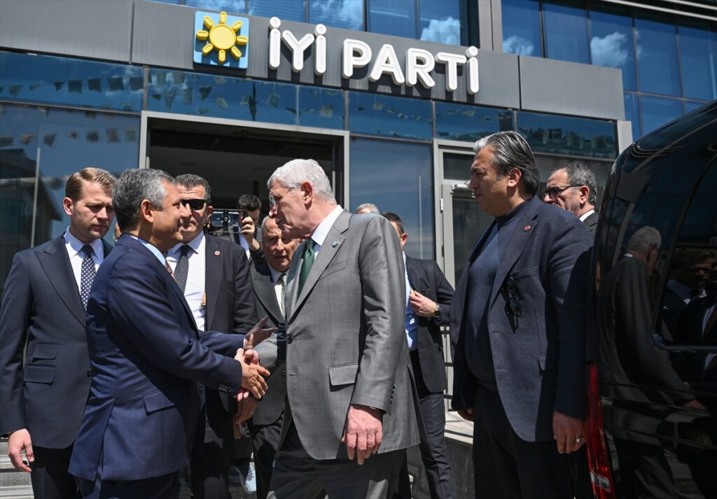 CHP Genel Başkanı Özel, İYİ Parti Genel Başkanı Dervişoğlu’nu ziyaret etti: