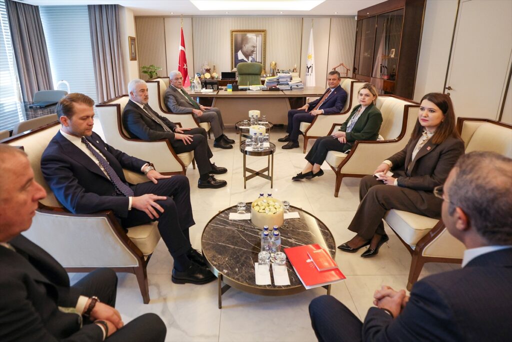 CHP Genel Başkanı Özel, İYİ Parti Genel Başkanı Dervişoğlu’nu ziyaret etti: