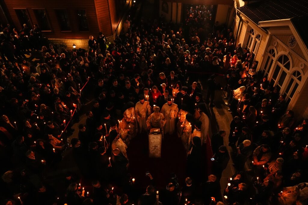 Fener Rum Patrikhanesi’nde Paskalya ayini yapıldı