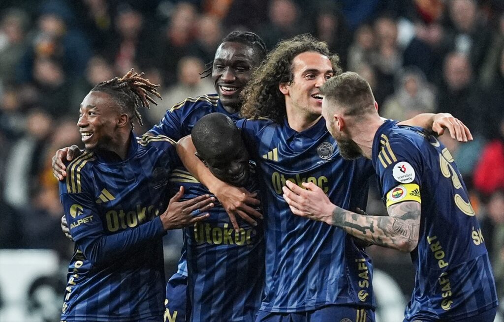 İlk Yarı Sonucu: Zecorner Kayserispor 0-1 Fenerbahçe