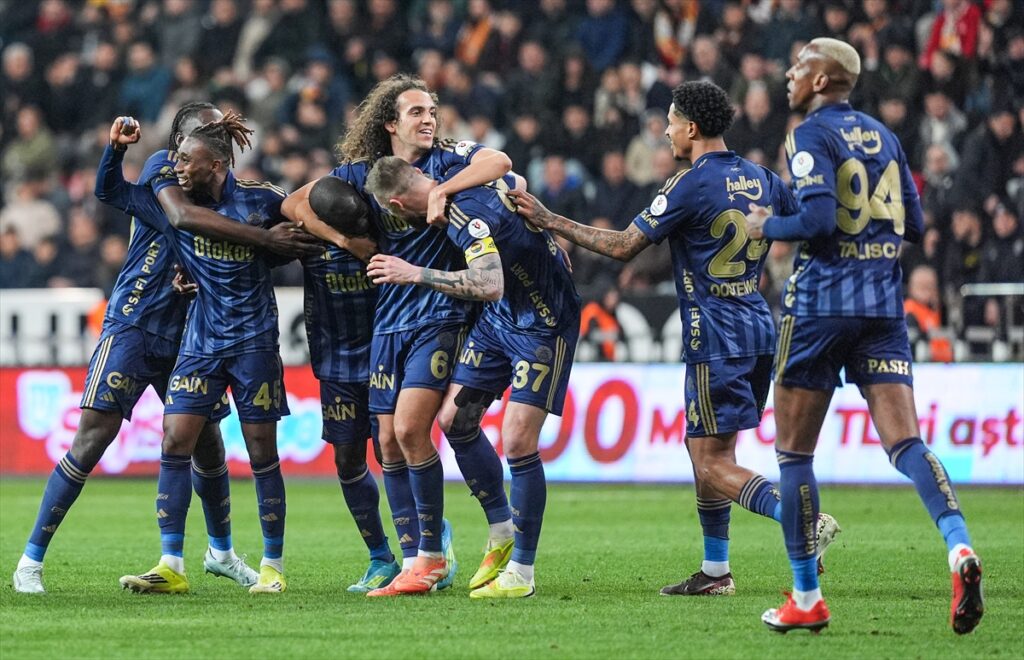 İlk Yarı Sonucu: Zecorner Kayserispor 0-1 Fenerbahçe