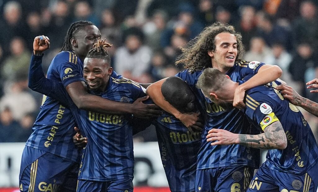 İlk Yarı Sonucu: Zecorner Kayserispor 0-1 Fenerbahçe