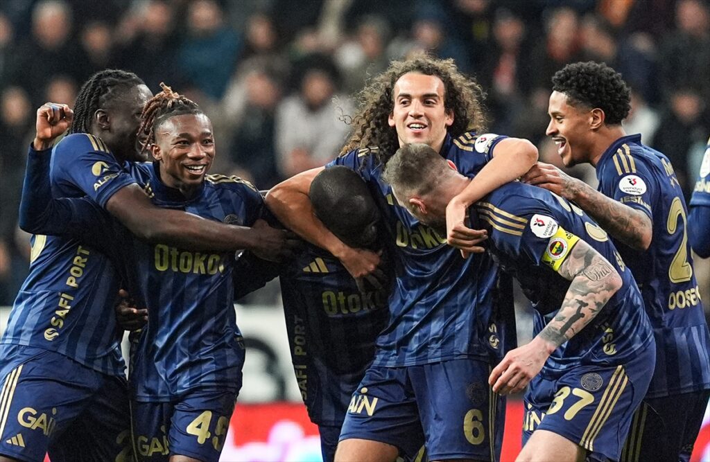 İlk Yarı Sonucu: Zecorner Kayserispor 0-1 Fenerbahçe