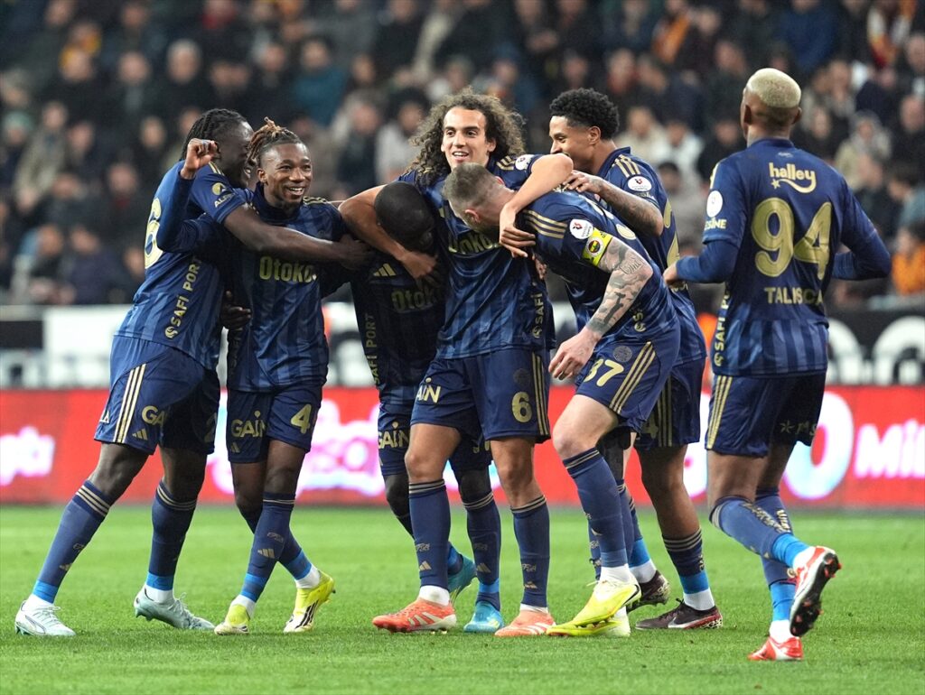 İlk Yarı Sonucu: Zecorner Kayserispor 0-1 Fenerbahçe