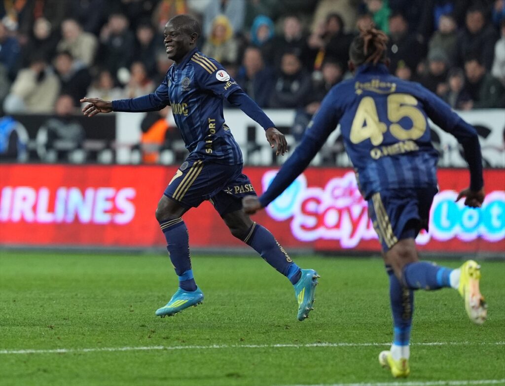 İlk Yarı Sonucu: Zecorner Kayserispor 0-1 Fenerbahçe