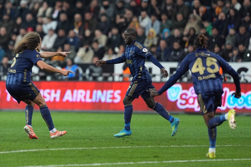 İlk Yarı Sonucu: Zecorner Kayserispor 0-1 Fenerbahçe