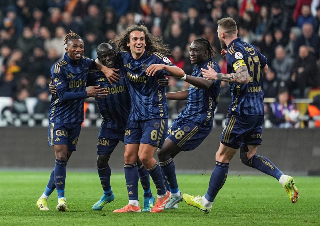 İlk Yarı Sonucu: Zecorner Kayserispor 0-1 Fenerbahçe