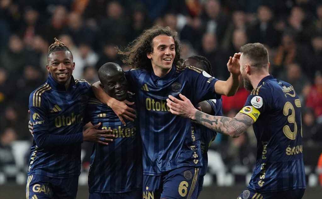 İlk Yarı Sonucu: Zecorner Kayserispor 0-1 Fenerbahçe