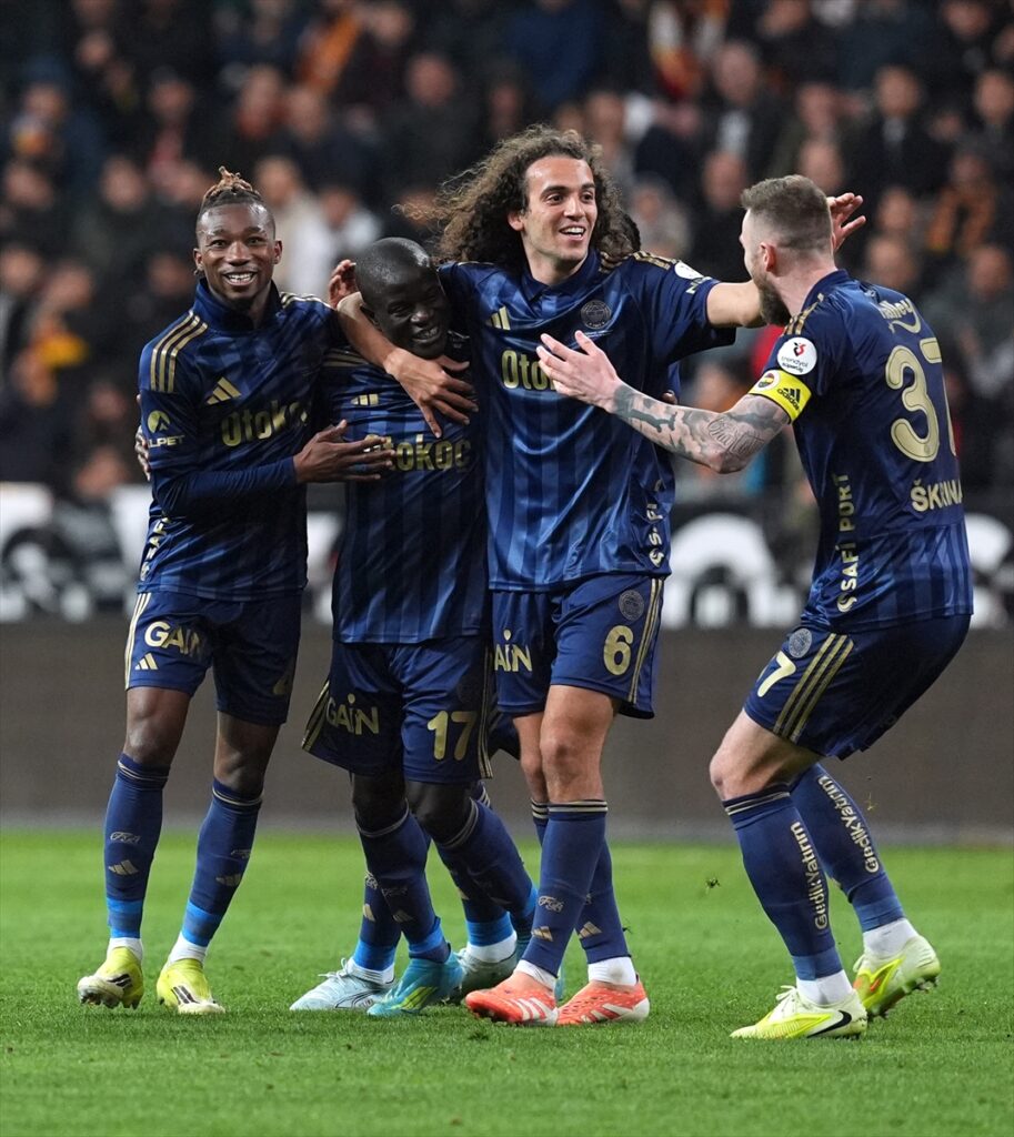 İlk Yarı Sonucu: Zecorner Kayserispor 0-1 Fenerbahçe