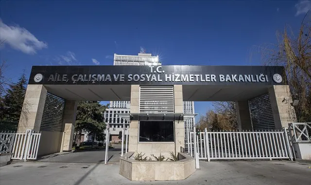 Aile ve Sosyal Hizmetler Bakanlığı dijital ortamda 3 bin 40 zararlı içeriğe müdahale etti