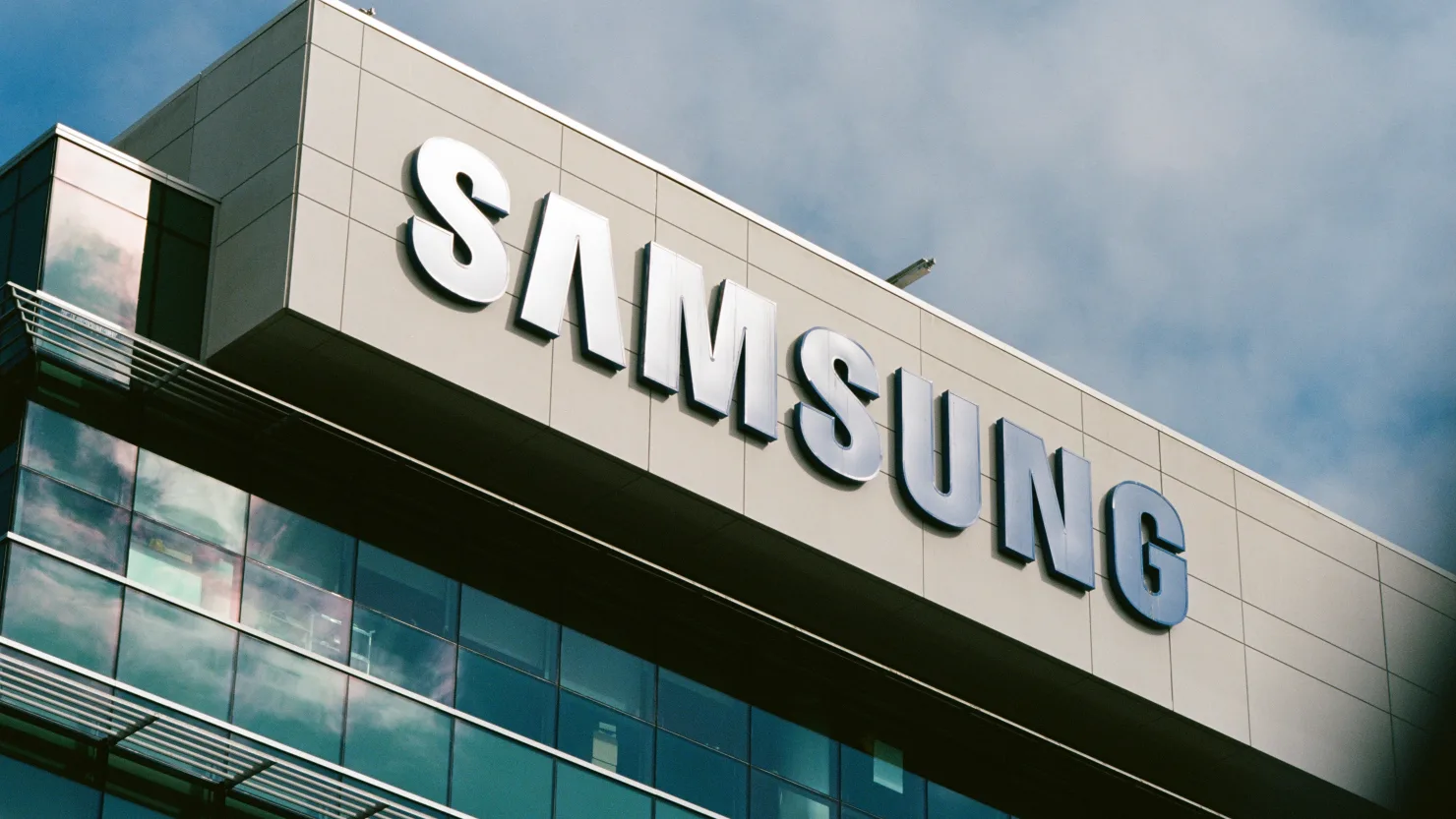 Samsung’dan Rekor Kâr: Yapay Zekâ Talebi Çip Gelirlerini Sıçrattı