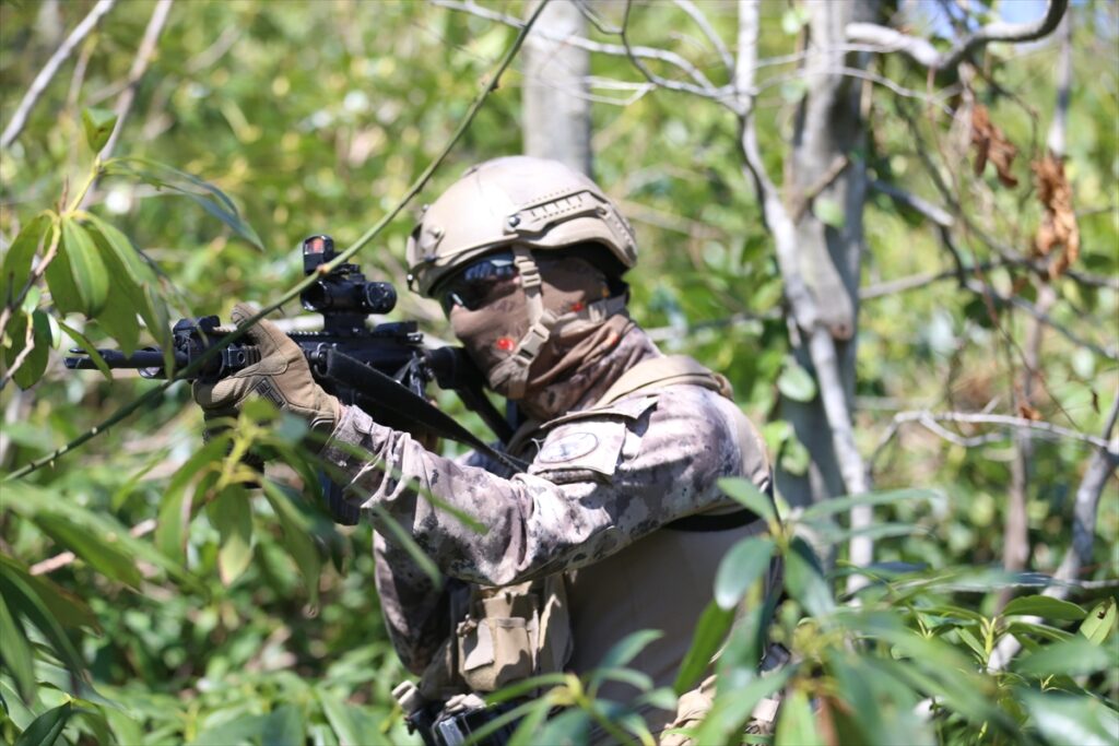 ORDU – Ordu’da Polis Özel Harekat timi zorlu tatbikat ve eğitimlerle daima göreve hazır
