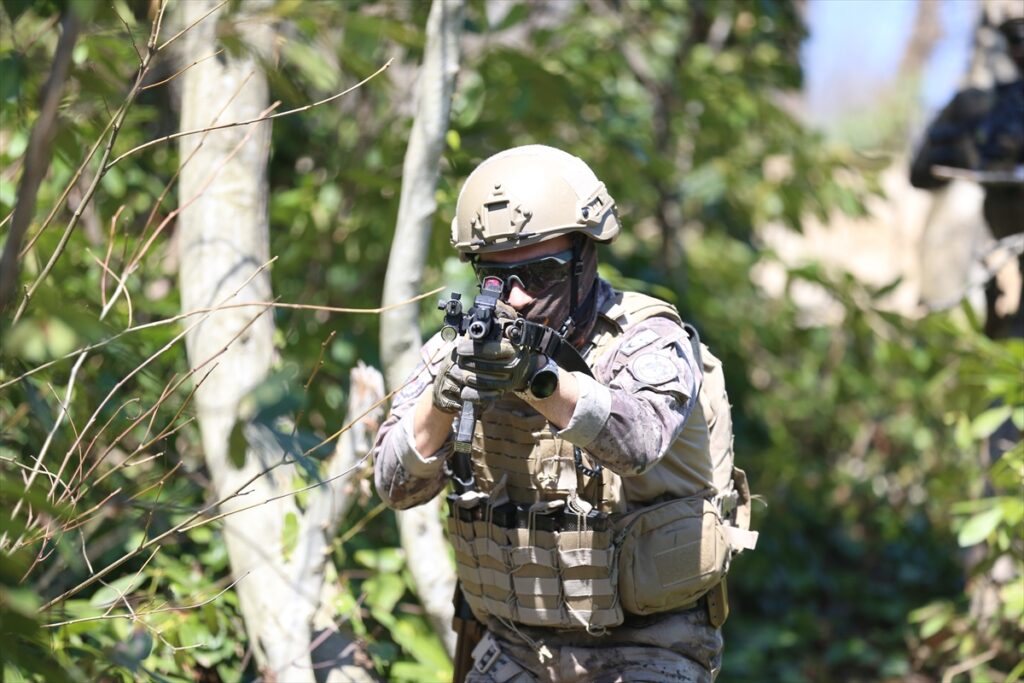 ORDU – Ordu’da Polis Özel Harekat timi zorlu tatbikat ve eğitimlerle daima göreve hazır