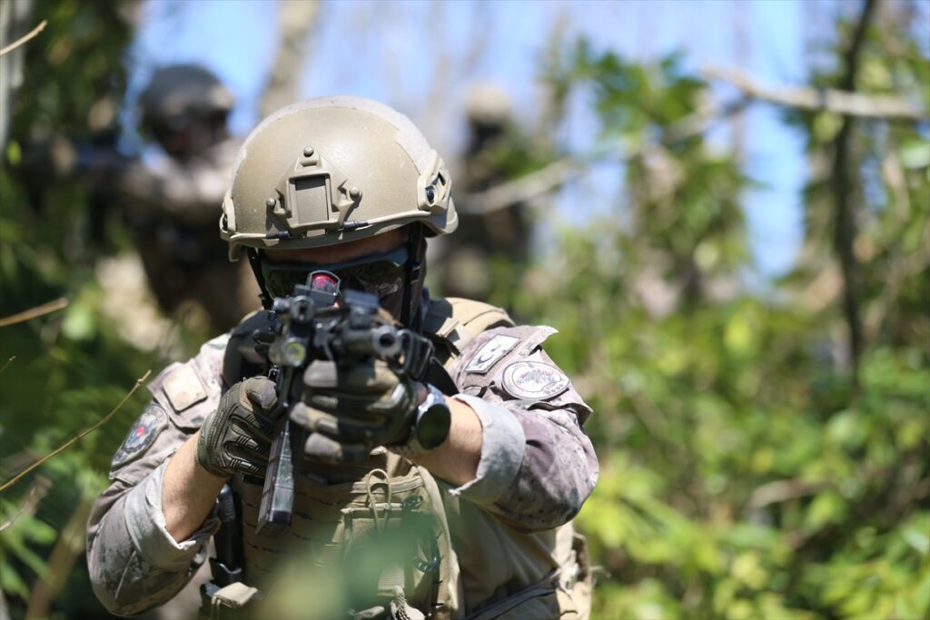 ORDU – Ordu’da Polis Özel Harekat timi zorlu tatbikat ve eğitimlerle daima göreve hazır