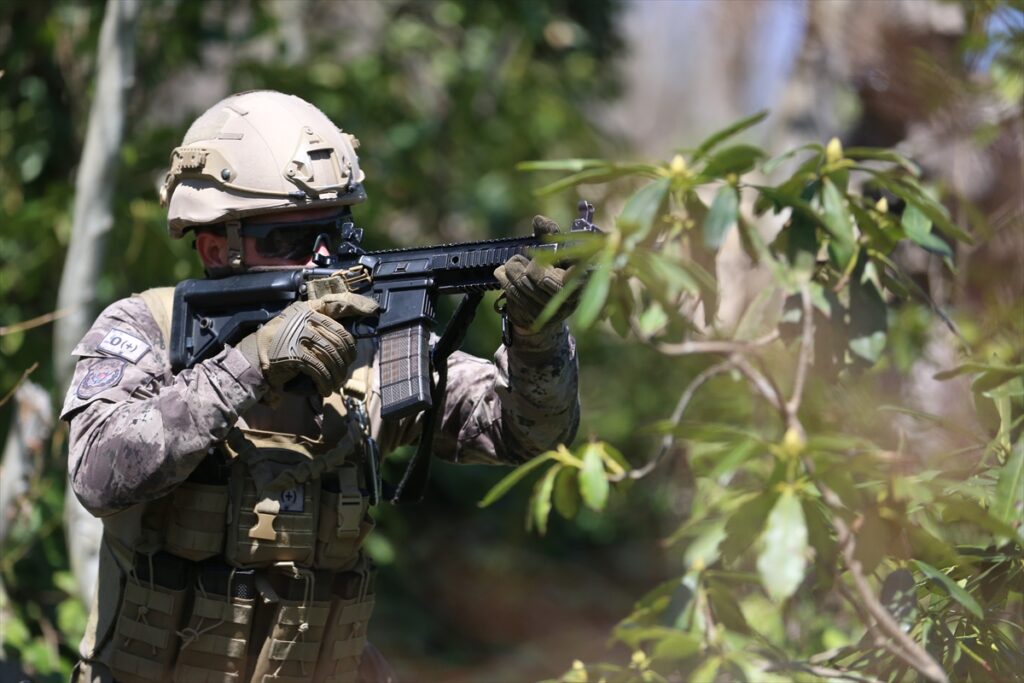 ORDU – Ordu’da Polis Özel Harekat timi zorlu tatbikat ve eğitimlerle daima göreve hazır