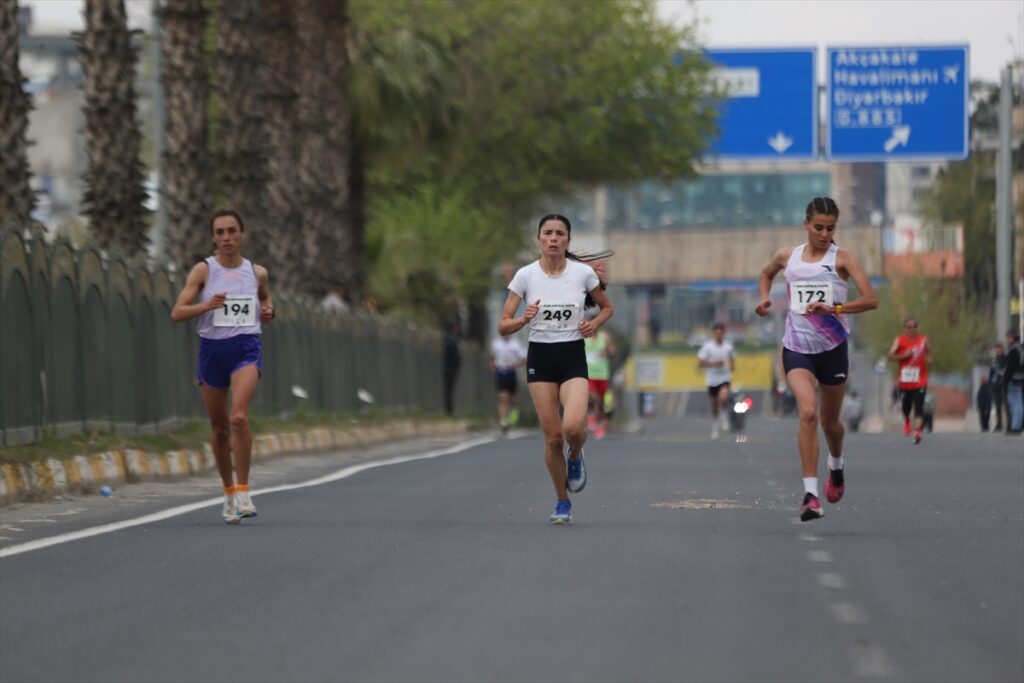 ŞANLIURFA – Şanlıurfa’da 11 Nisan Kurtuluş Koşusu düzenlendi