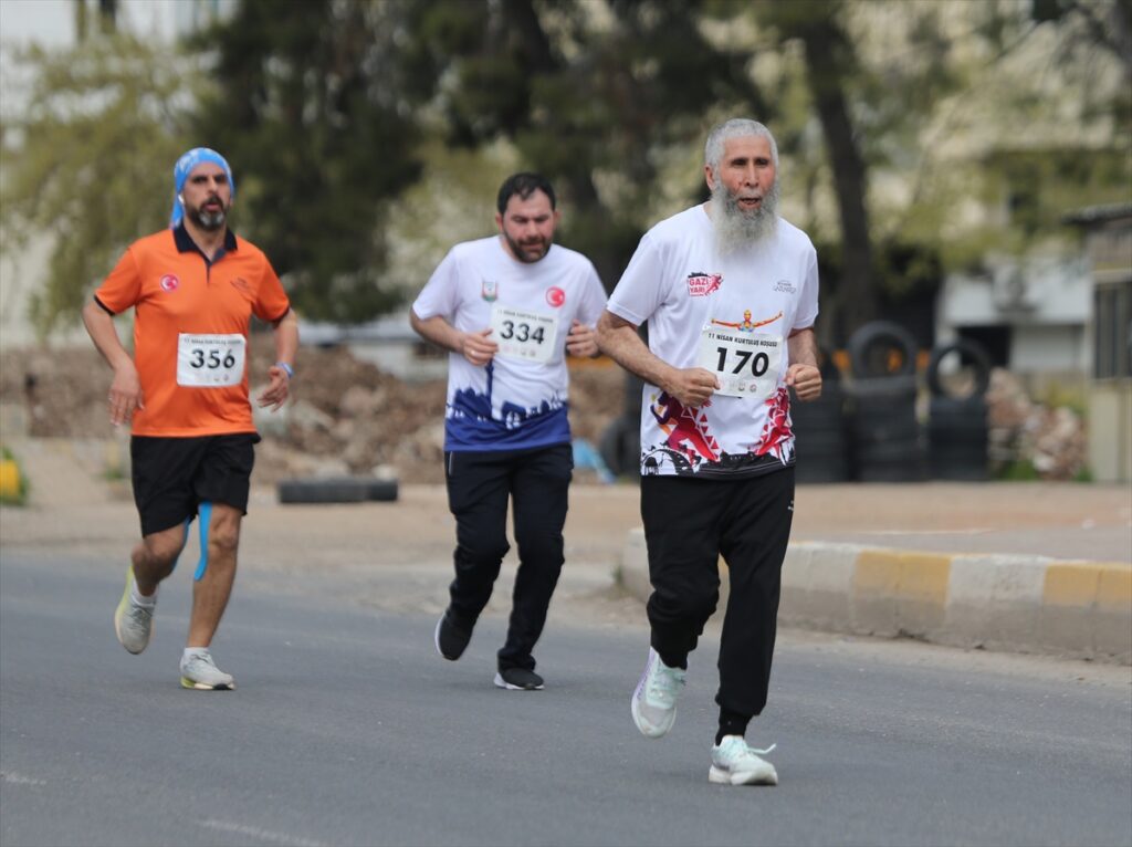 ŞANLIURFA – Şanlıurfa’da 11 Nisan Kurtuluş Koşusu düzenlendi