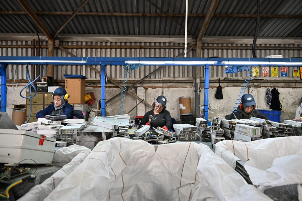 Uzmanlardan eski elektronik cihazların atılmaması ve evde tutulmaması uyarısı