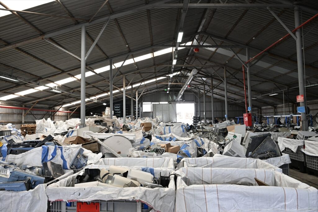 Uzmanlardan eski elektronik cihazların atılmaması ve evde tutulmaması uyarısı