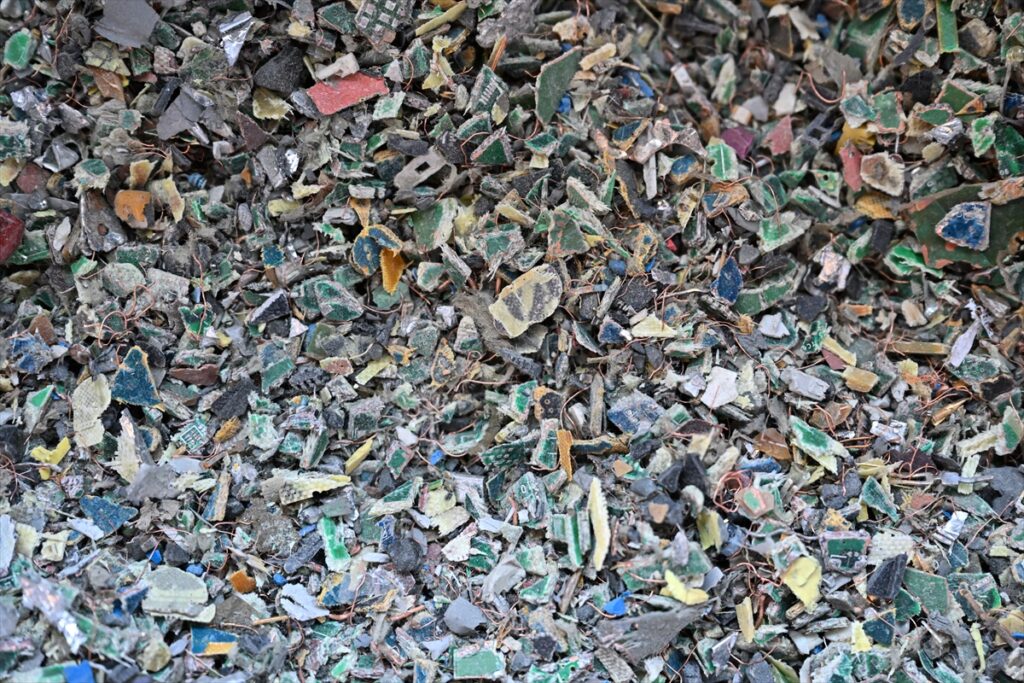 Uzmanlardan eski elektronik cihazların atılmaması ve evde tutulmaması uyarısı