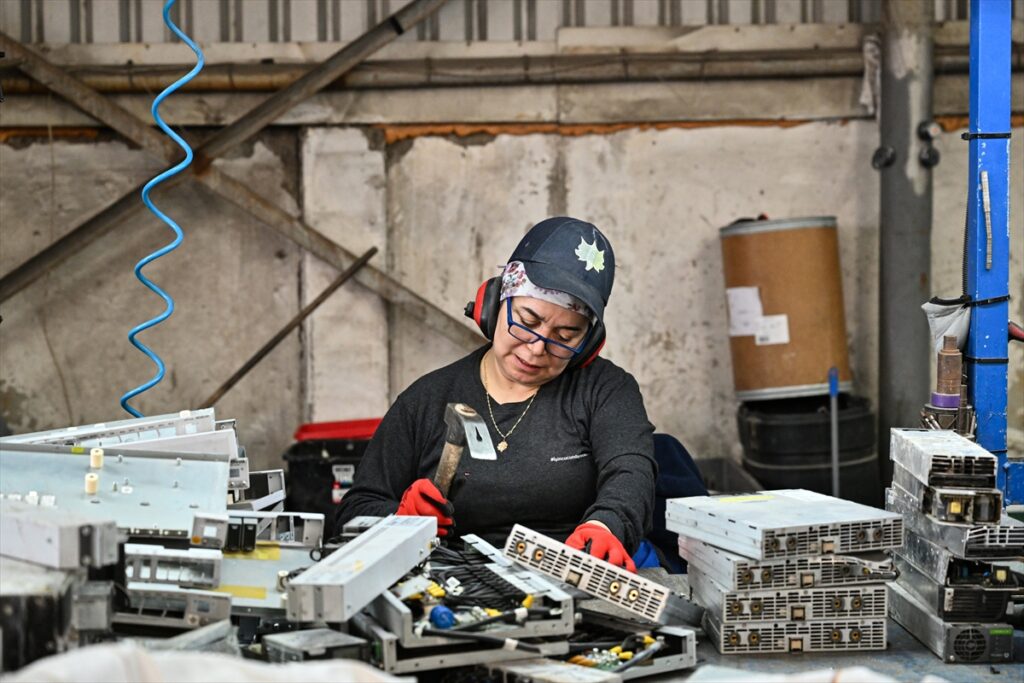 Uzmanlardan eski elektronik cihazların atılmaması ve evde tutulmaması uyarısı