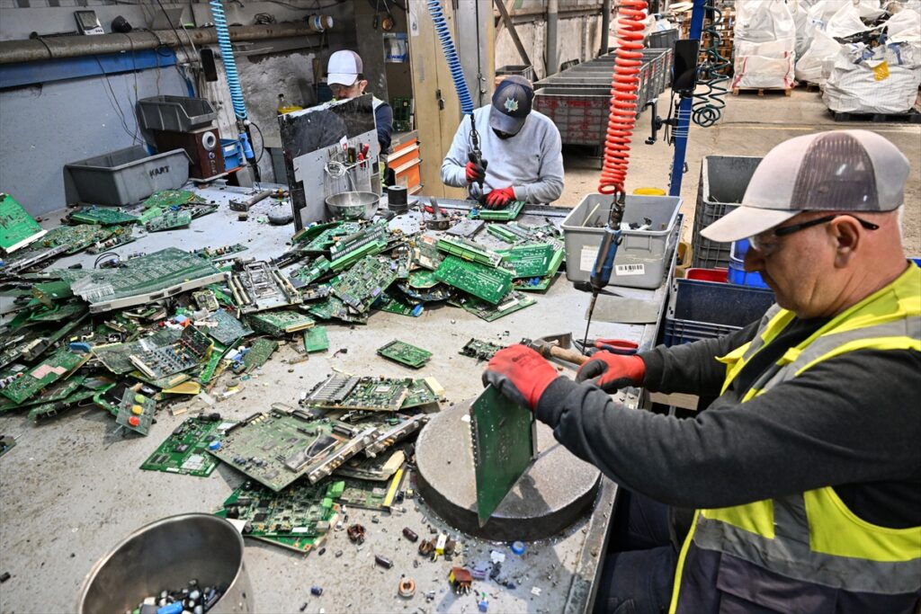 Uzmanlardan eski elektronik cihazların atılmaması ve evde tutulmaması uyarısı