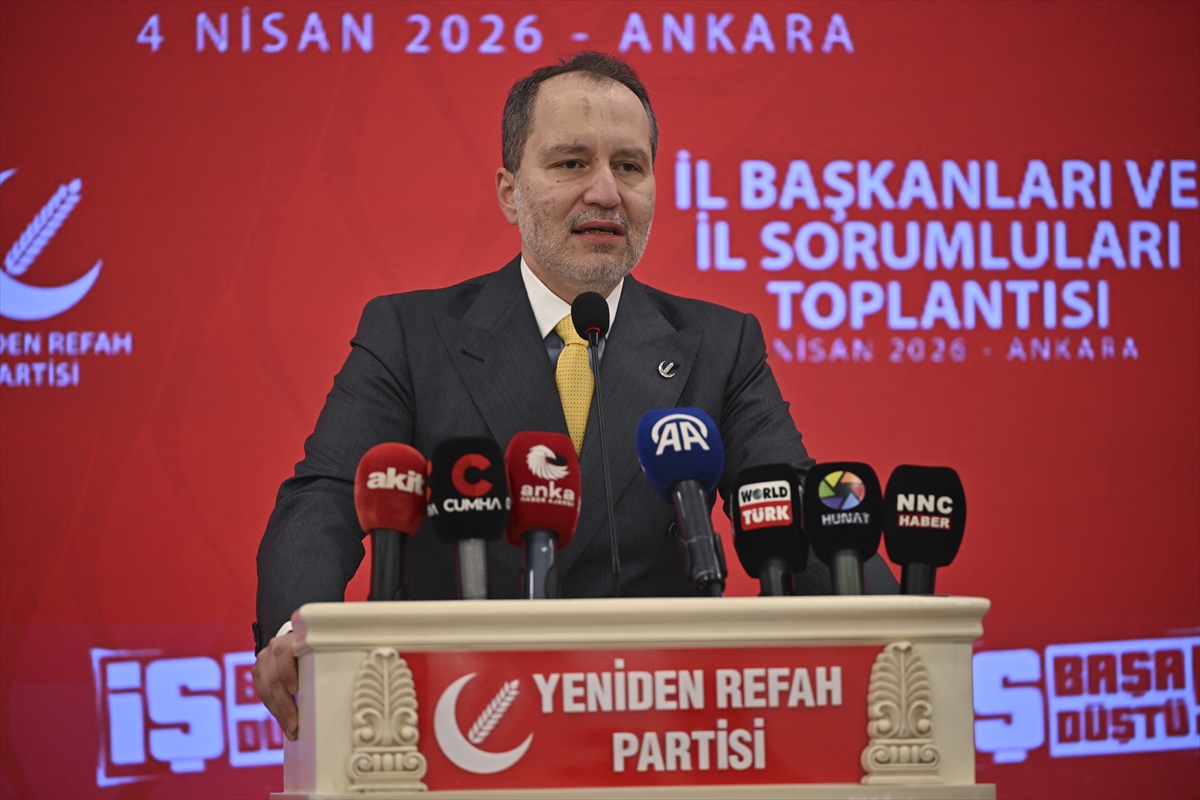 Yeniden Refah Partisi Genel Başkanı Erbakan, partisinin İl Başkanları Toplantısı’nda konuştu: