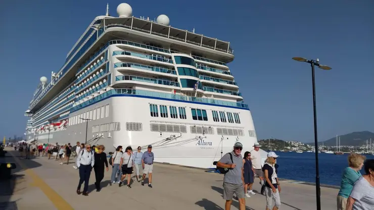 Bodrum’a “Allura” kruvaziyeriyle 1142 turist geldi