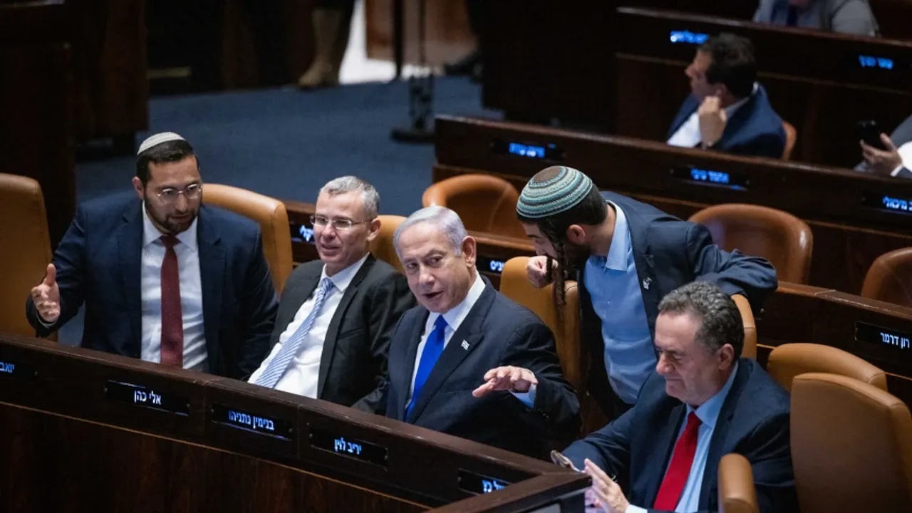 Netanyahu liderliğindeki koalisyon hükümeti, İsrail Meclisi’nin feshedilmesi için yasa tasarısı sundu