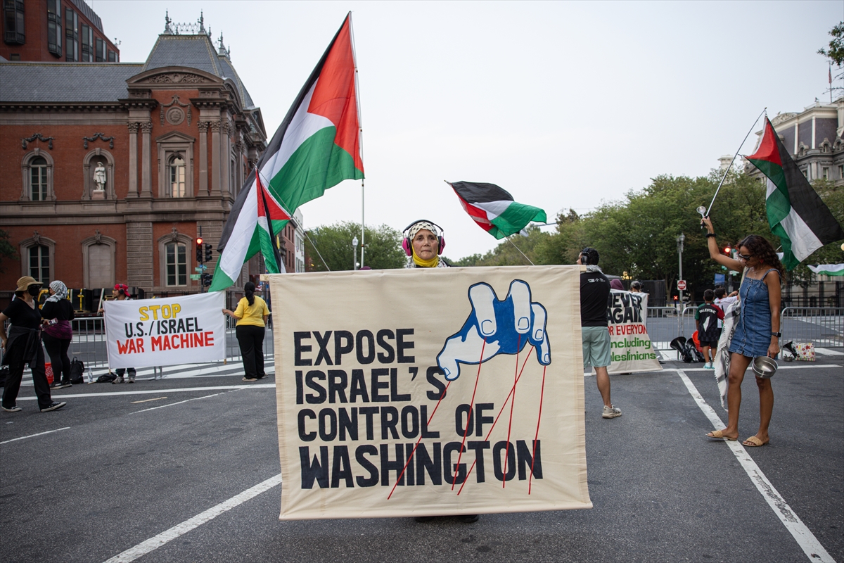 Netanyahu’nun Washington ziyareti Beyaz Saray önünde protesto edildi
