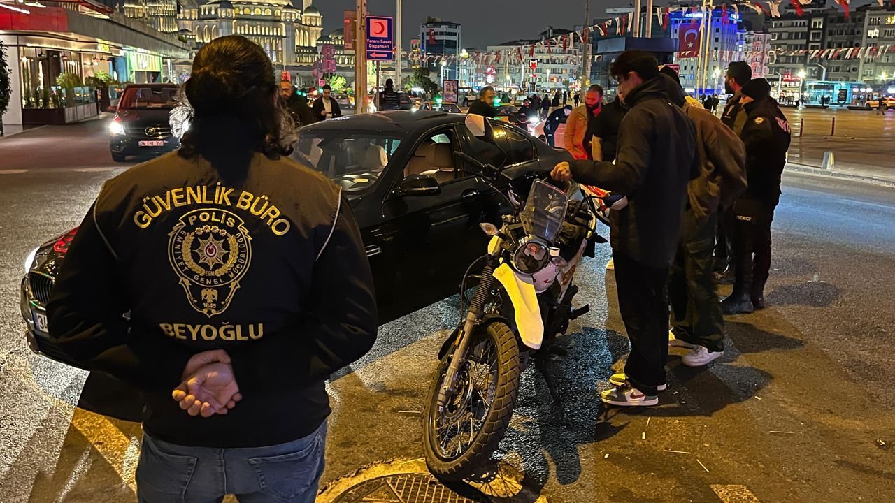 Beyoğlu’nda dilencilik, hanutçuluk ve değnekçilik yapanlara yönelik denetim